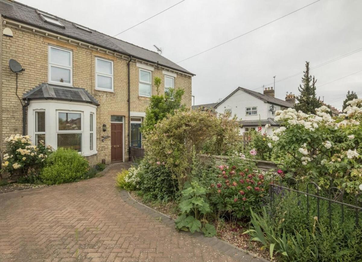 Large 4 Bedroom Home With Garden And Free Parking CBG Exteriör bild