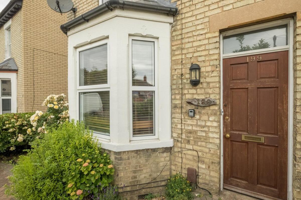 Large 4 Bedroom Home With Garden And Free Parking CBG Exteriör bild