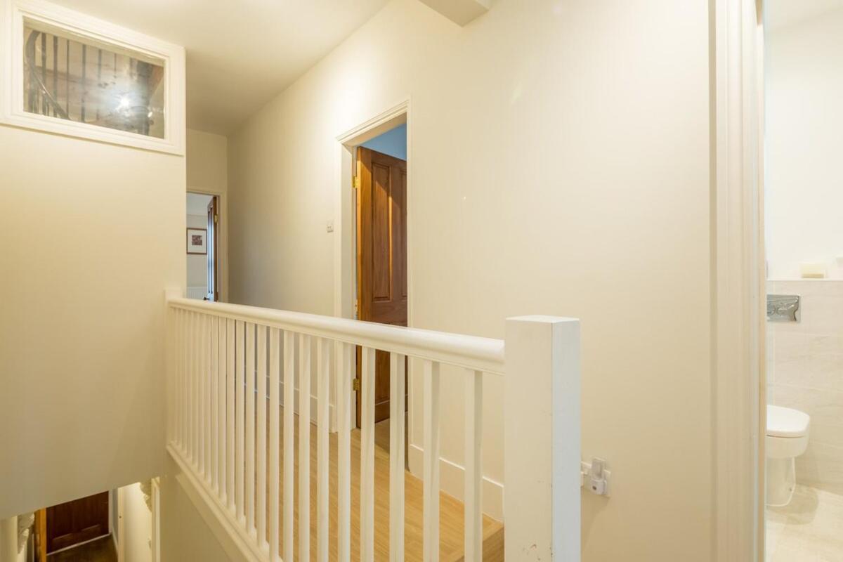 Large 4 Bedroom Home With Garden And Free Parking CBG Exteriör bild